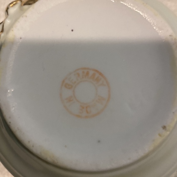 From a friend hold gilded cup -Germany porcelain - Picture 5 of 8